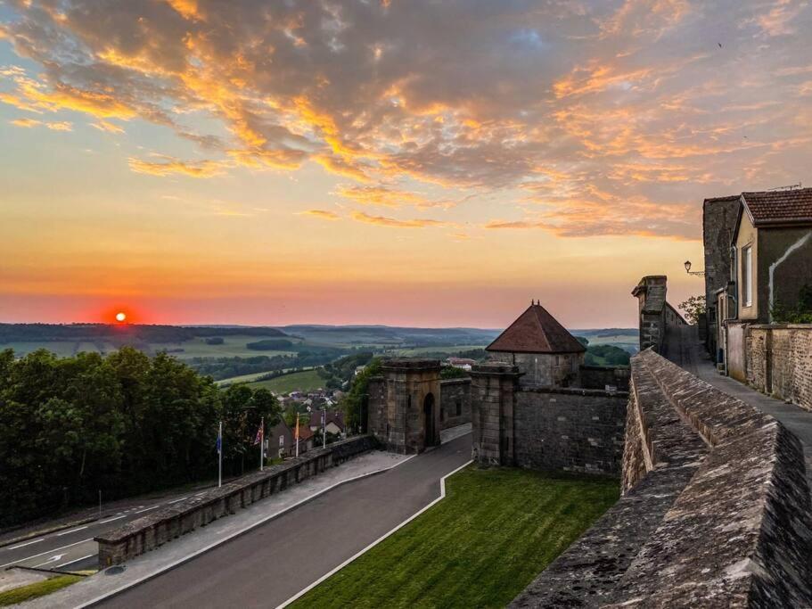 Le Petit Cloitre Lägenhet Langres Exteriör bild