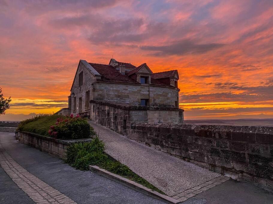 Le Petit Cloitre Lägenhet Langres Exteriör bild