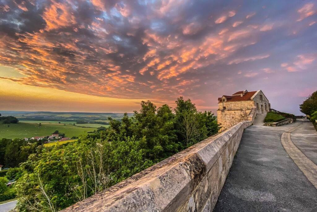 Le Petit Cloitre Lägenhet Langres Exteriör bild